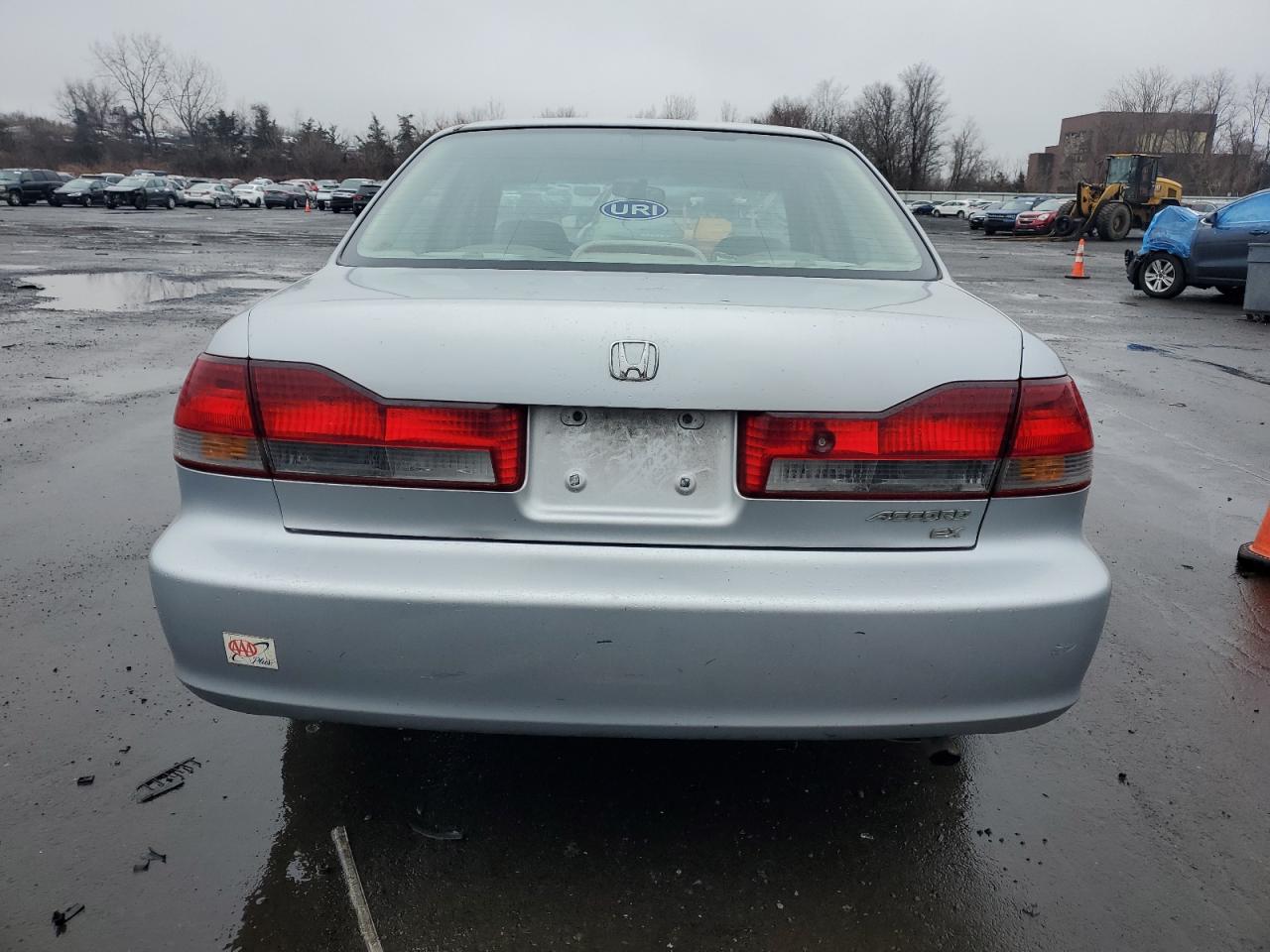 2002 Honda Accord VIN 1HGCG56612A021231 Copart auction photo, minor dent/scratches damage thumbnail 6
