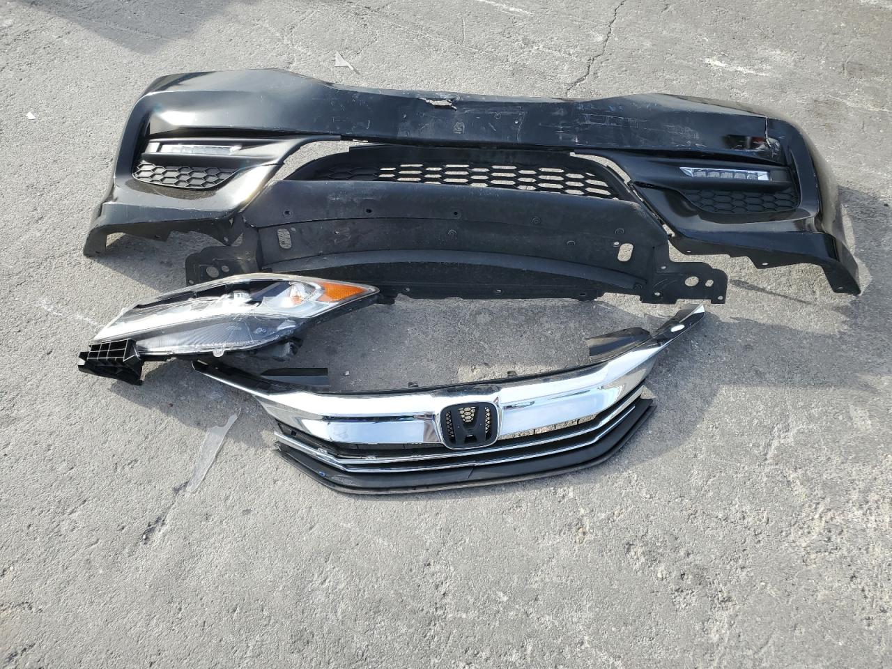 2017 Honda Accord VIN 1HGCR2F10HA142600 Copart auction photo, front end / side damage thumbnail 14