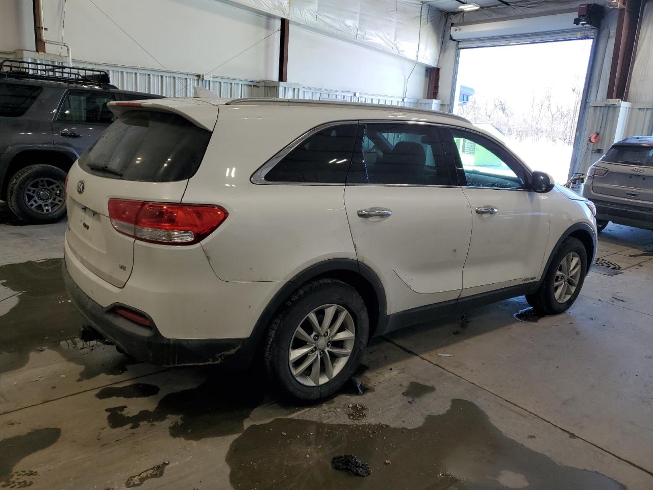 2016 KIA Sorento VIN 5XYPGDA59GG079653 Copart auction photo, minor dent/scratches damage thumbnail 3