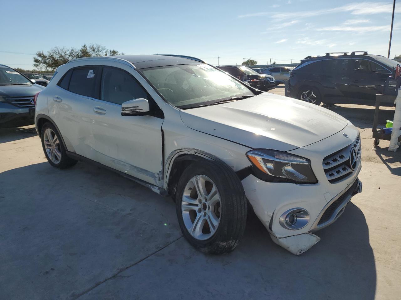 2018 Mercedes-Benz GLA-klasse VIN WDCTG4EB4JJ463338 Copart auction photo, front end / side damage thumbnail 4