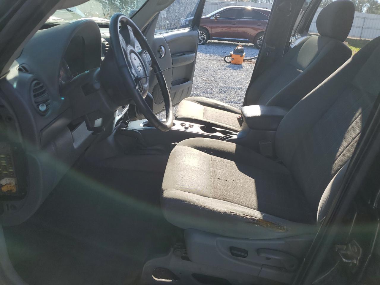 2005 Jeep Liberty (North America) VIN 1J4GL58K55W559308 Copart auction photo, front end damage thumbnail 7
