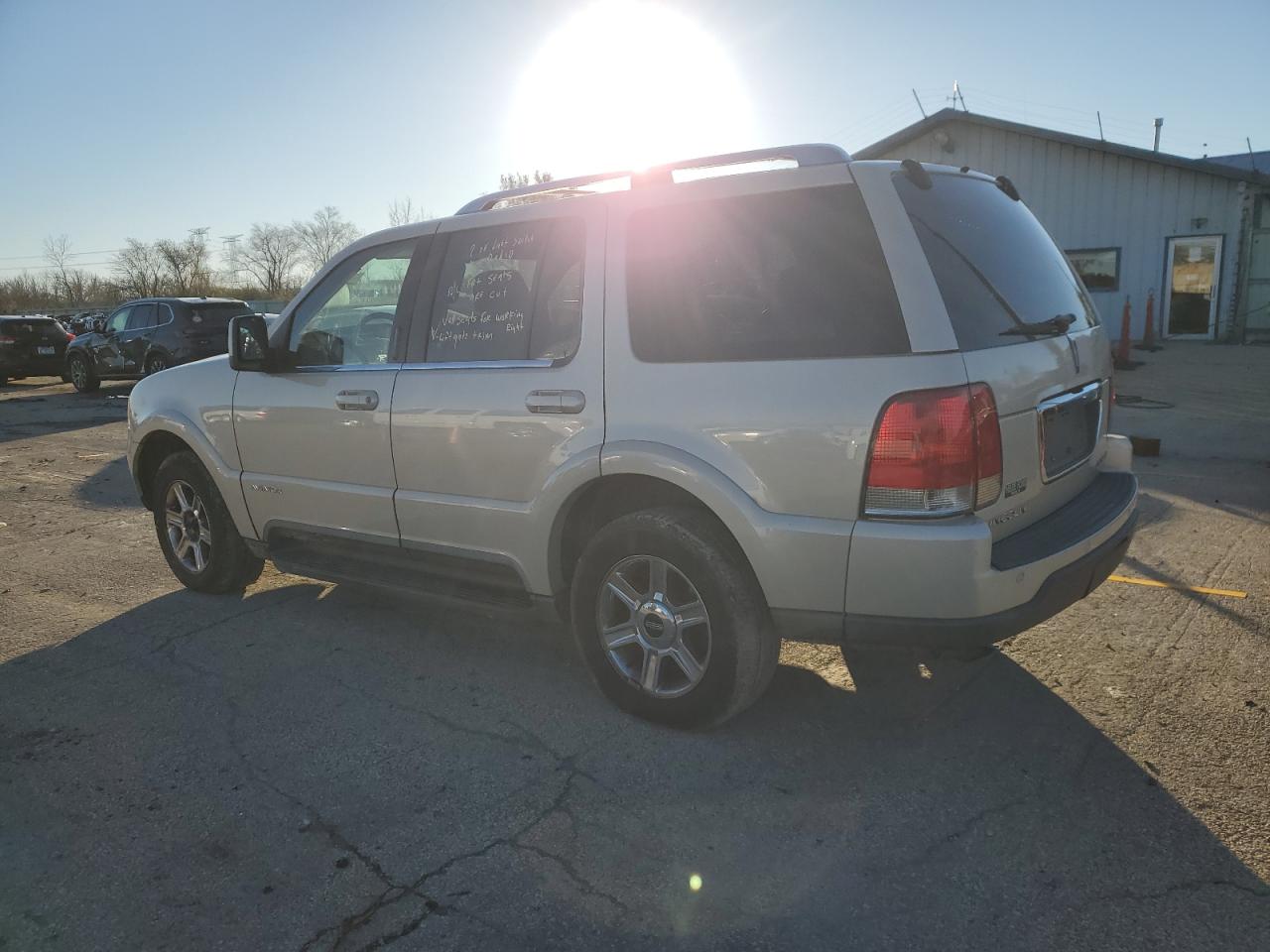 2005 Lincoln Aviator VIN 5LMEU88HX5ZJ14666 Copart auction photo, side damage thumbnail 2