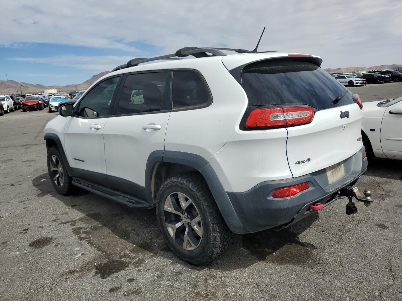 2015 Jeep Cherokee VIN 1C4PJMBS0FW751123 Copart auction photo, front end damage thumbnail 2