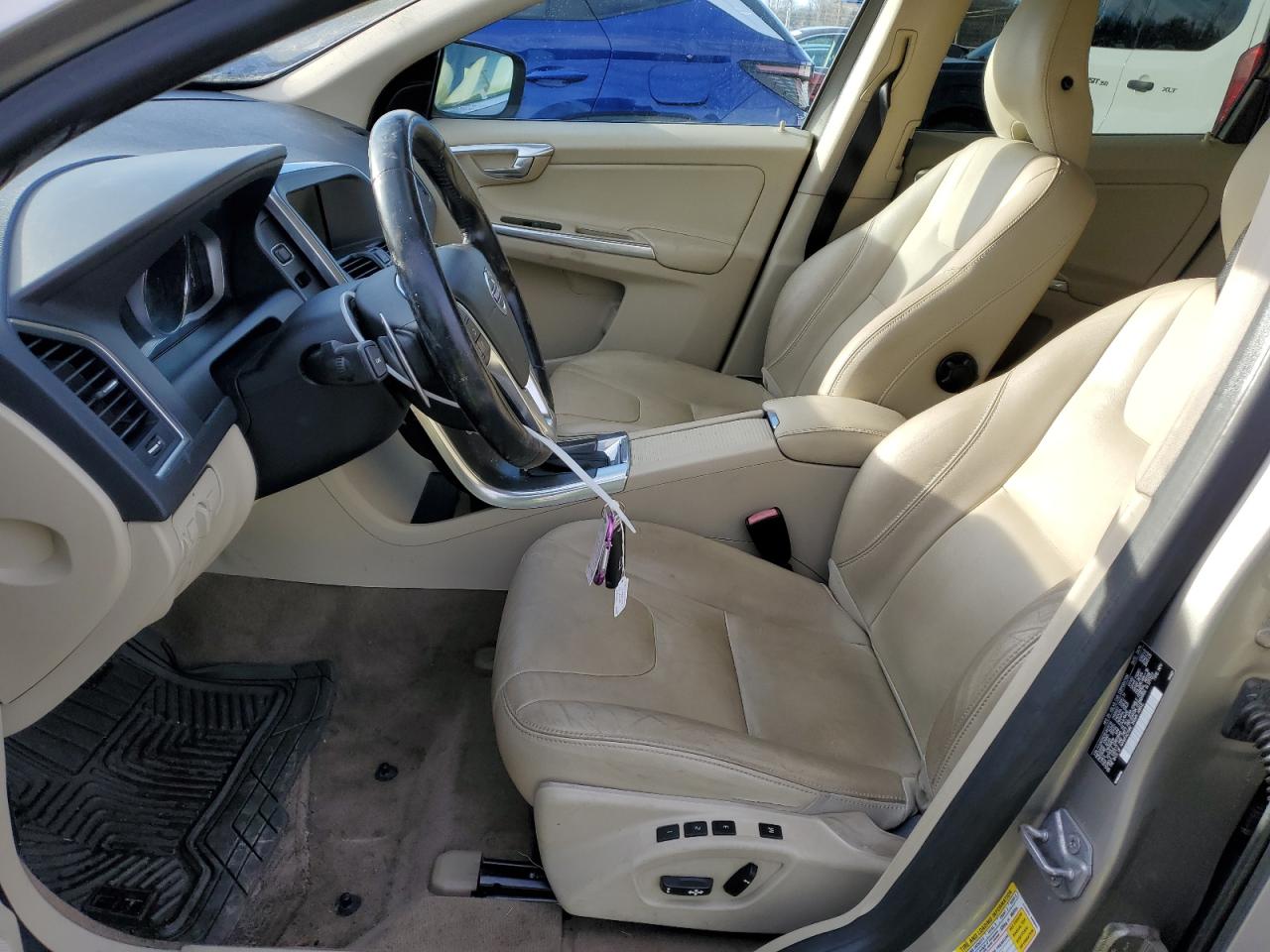 2015 Volvo XC60 VIN YV4902RC9F2611719 Copart auction photo, front end damage thumbnail 7