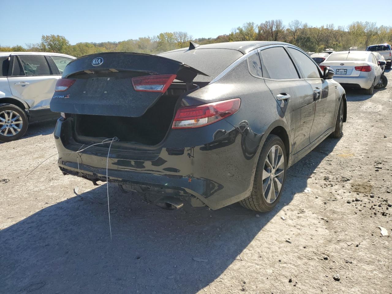 2018 KIA Optima VIN 5XXGT4L32JG256272 Copart auction photo, vandalism / front end damage thumbnail 3