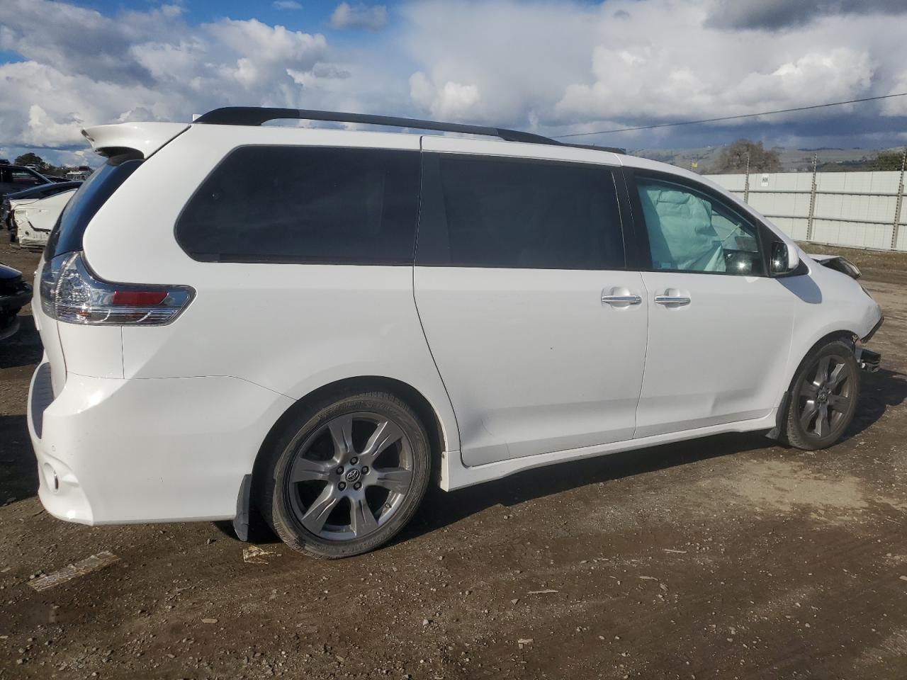 2019 Toyota Sienna VIN 5TDXZ3DCXKS973526 Copart auction photo, front end damage thumbnail 3