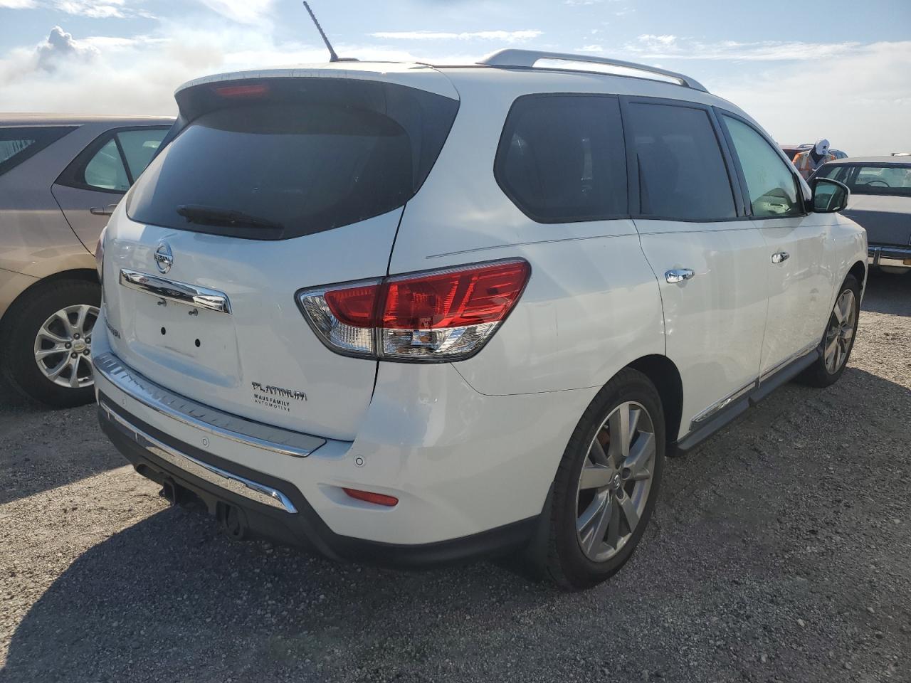 2014 Nissan Pathfinder VIN 5N1AR2MN4EC619519 Copart auction photo, water/flood damage thumbnail 3