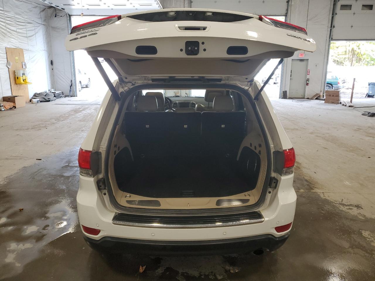 2018 Jeep Grand Cherokee VIN 1C4RJFBG6JC107524 Copart auction photo, minor dent/scratches damage thumbnail 6