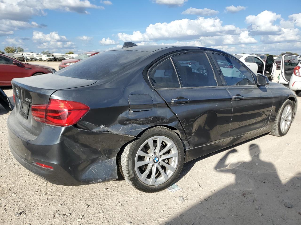 2017 BMW 3er VIN WBA8E1G57HNU15209 Copart auction photo, rear end / minor dent/scratches damage thumbnail 3