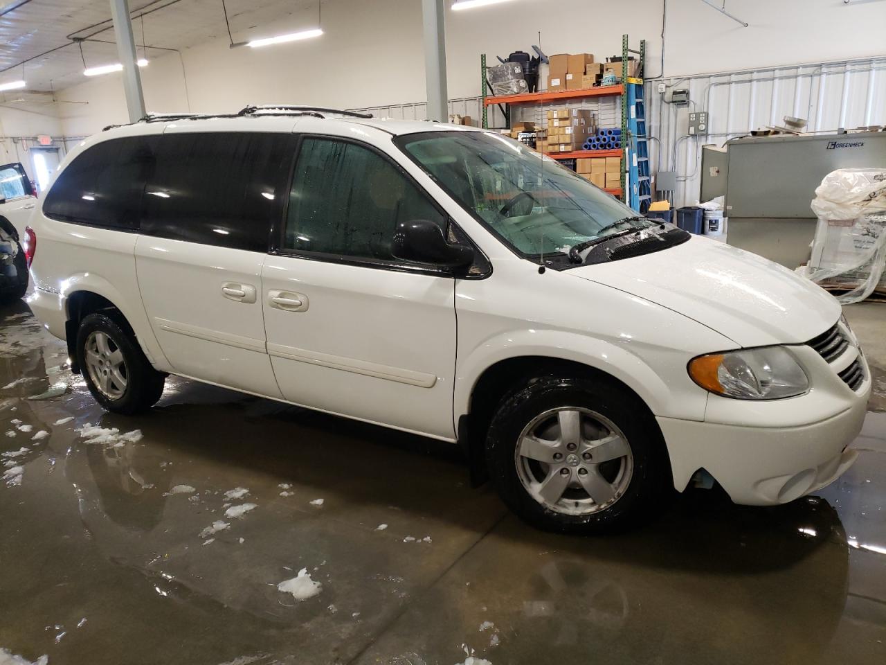 2005 Dodge Caravan VIN 2D4GP44L75R366270 Copart auction photo, front end / rear end damage thumbnail 4