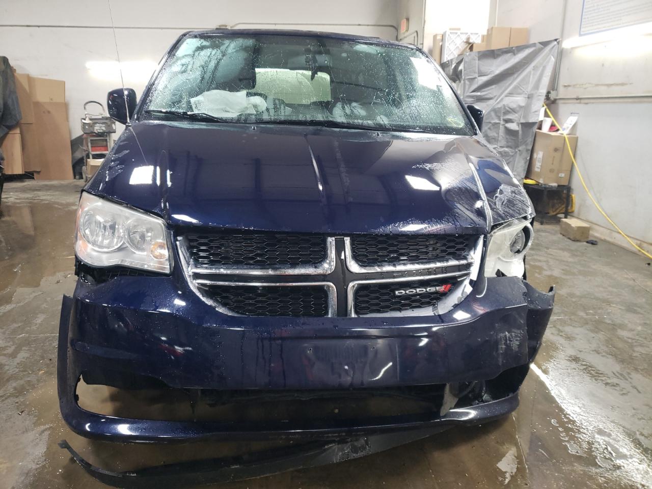 2012 Dodge Caravan VIN 2C4RDGCG2CR302641 Copart auction photo, front end / side damage thumbnail 5