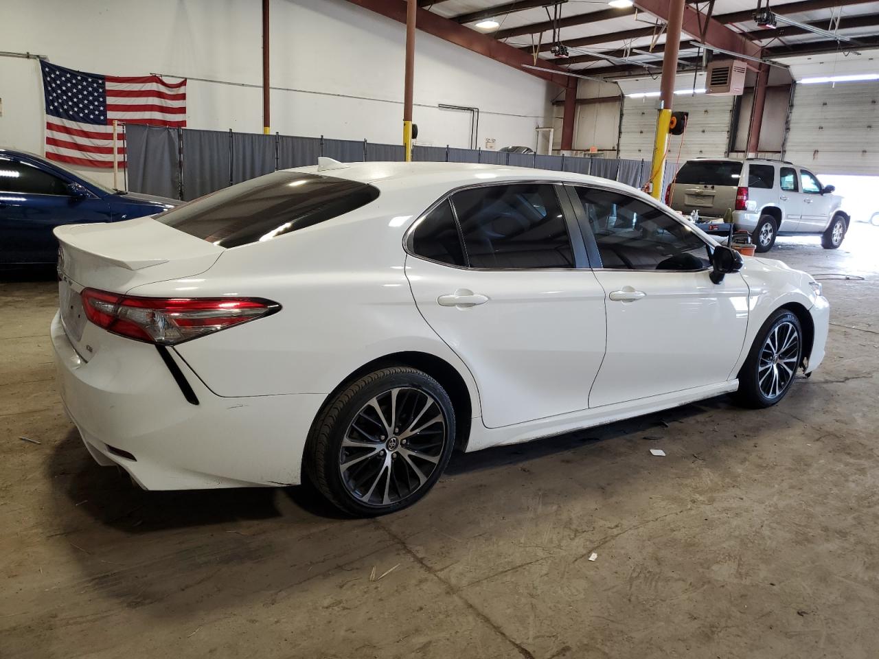 2019 Toyota Camry VIN 4T1B11HK3KU717565 Copart auction photo, front end / side damage thumbnail 3