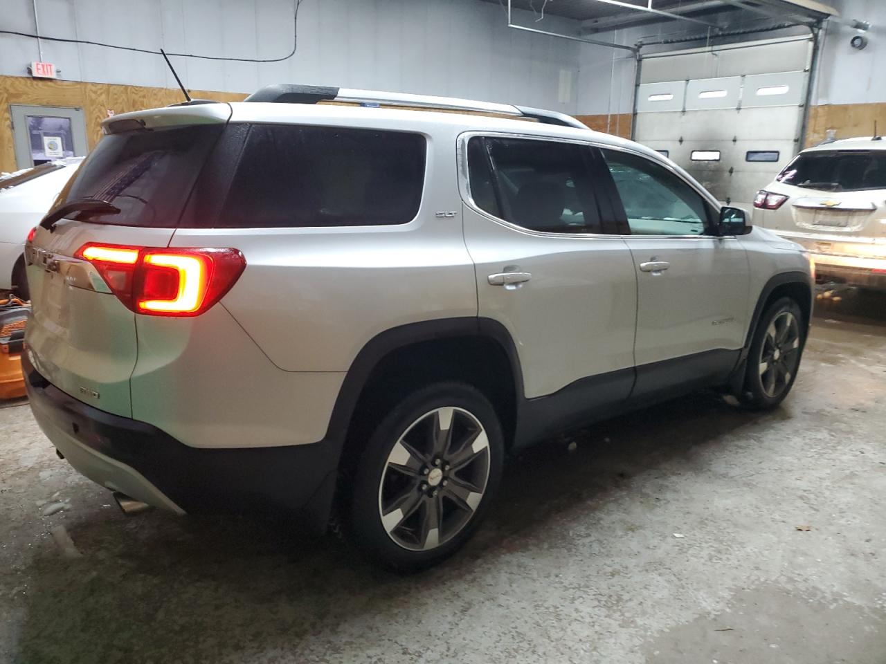 2017 GMC Acadia VIN 1GKKNWLS7HZ145929 Copart auction photo, front end / minor dent/scratches damage thumbnail 3
