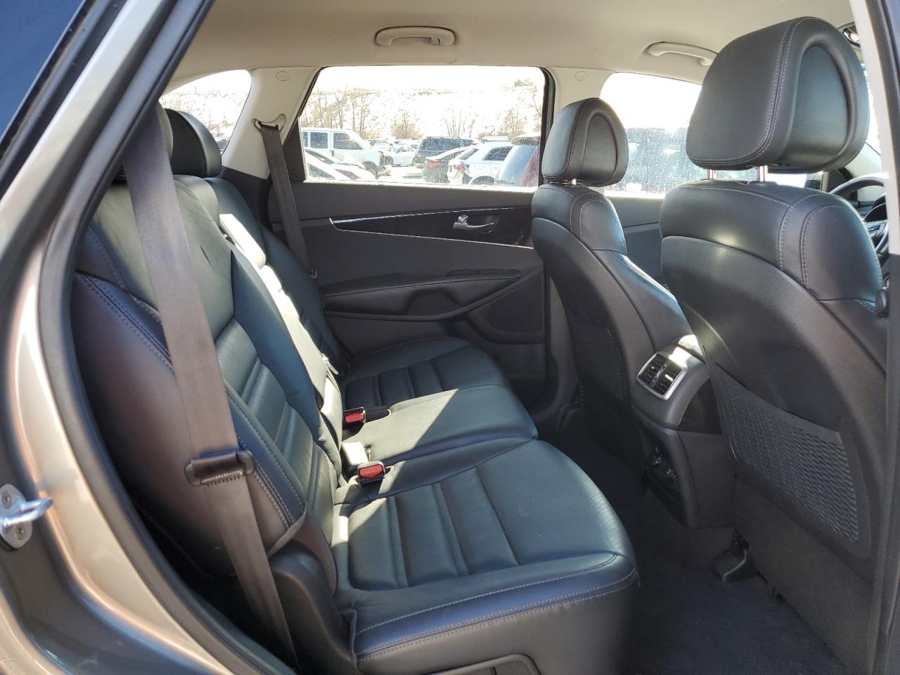 2016 KIA Sorento VIN 5XYPHDA52GG161379 Copart auction photo, rear end damage thumbnail 11