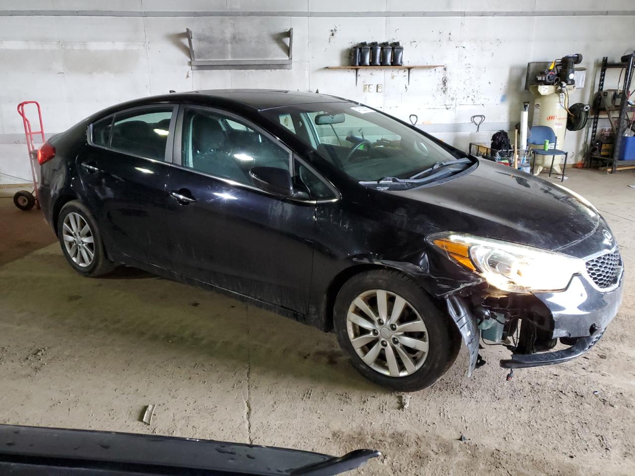 2015 KIA Forte VIN KNAFX4A82F5369307 Copart auction photo, front end damage thumbnail 4