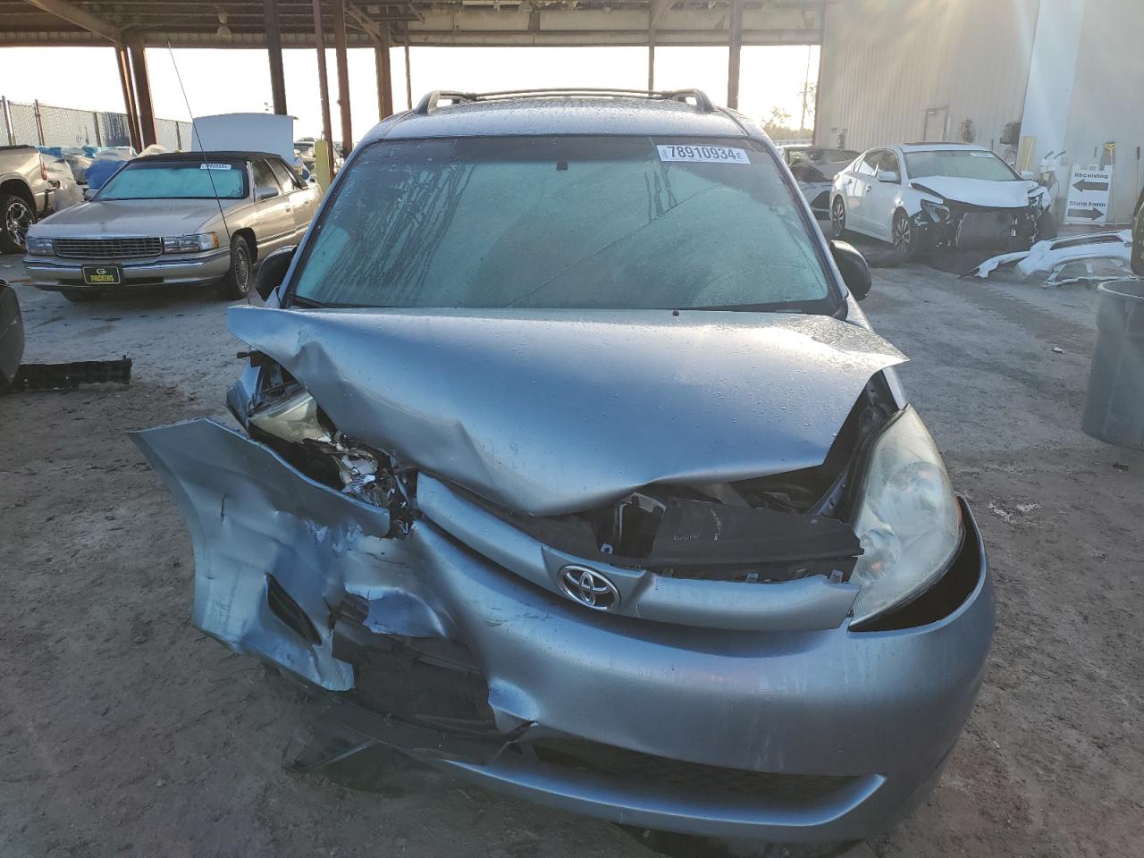2010 Toyota Sienna VIN 5TDKK4CC9AS291936 Copart auction photo, front end damage thumbnail 5