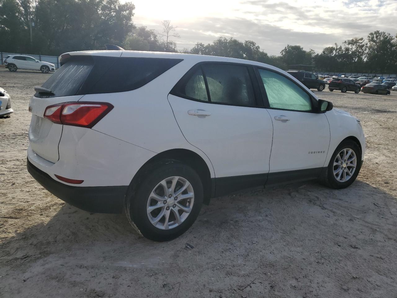 2019 Chevrolet Equinox VIN 3GNAXHEV6KS645564 Copart auction photo, front end / side damage thumbnail 3