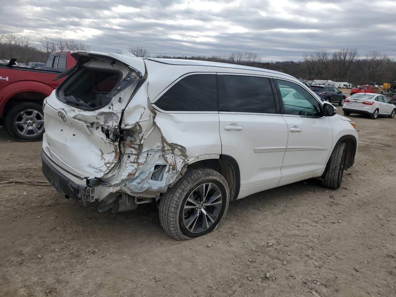 2016 Toyota Highlander VIN 5TDJKRFH8GS248830 Copart auction photo, undercarriage / rear end damage thumbnail 3
