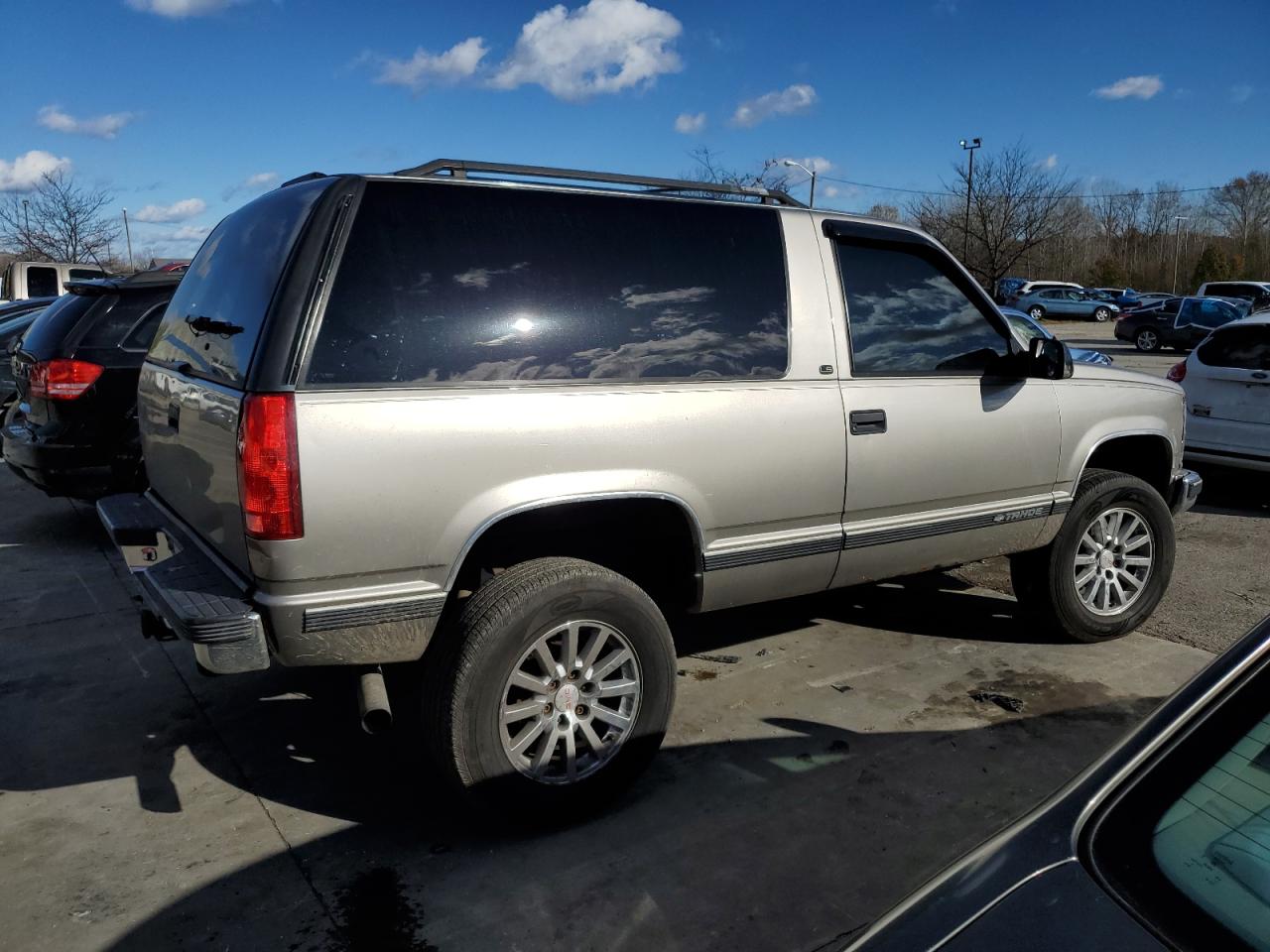 1999 Chevrolet Tahoe VIN 3GNEK18R9XG152347 Copart auction photo, front end / rear end damage thumbnail 3