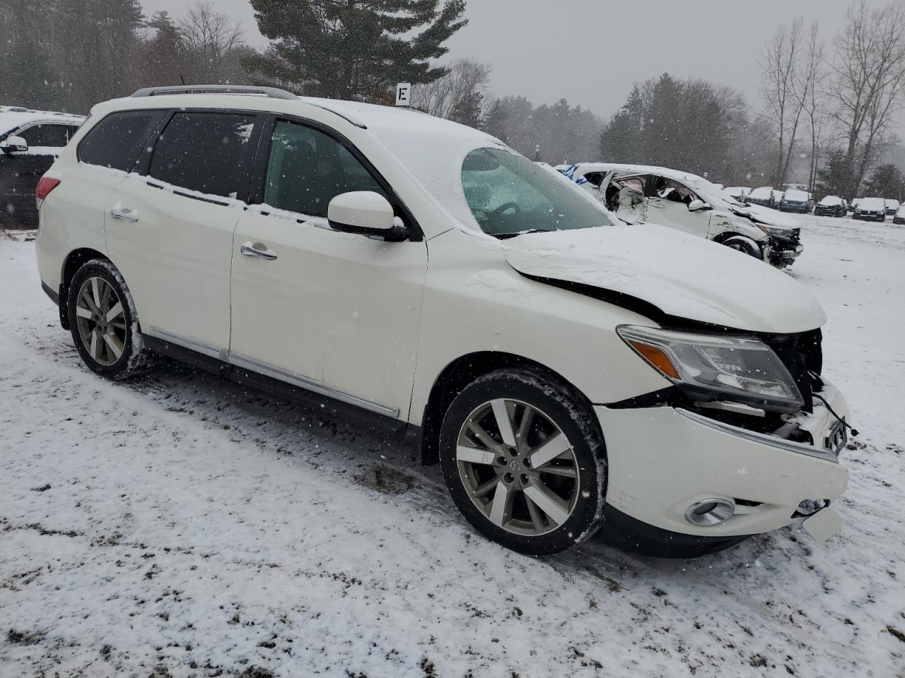 2016 Nissan Pathfinder VIN 5N1AR2MM4GC650764 Copart auction photo, front end damage thumbnail 4