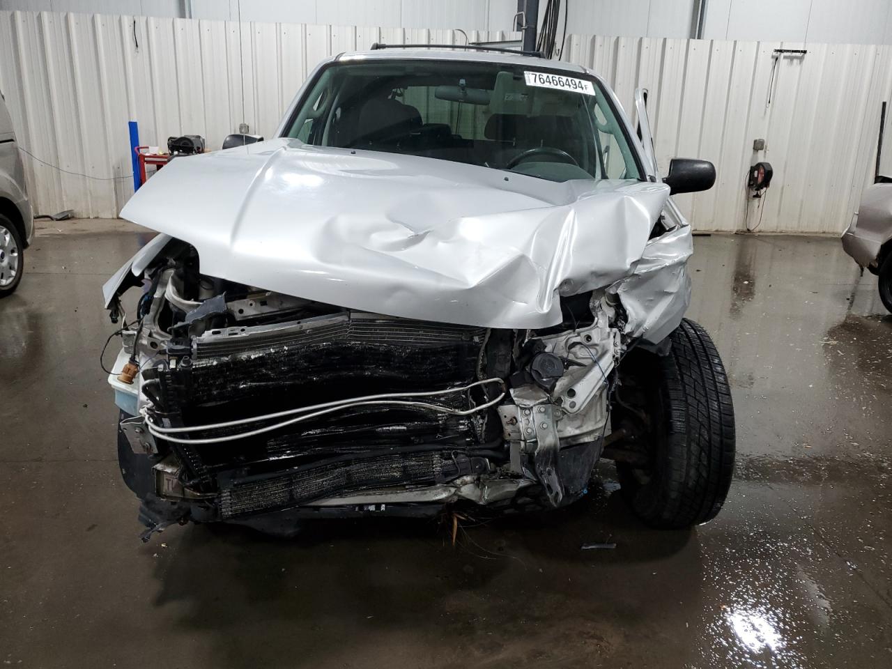 2004 Ford Escape VIN 1FMYU93164KA27953 Copart auction photo, front end / side damage thumbnail 5