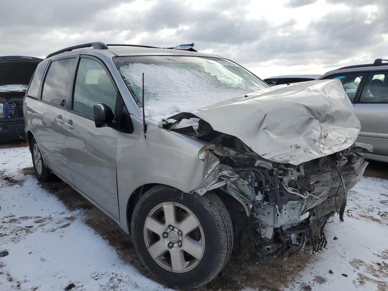 2007 Toyota Sienna VIN 5TDZK23C77S048184 Copart auction photo, front end damage thumbnail 4