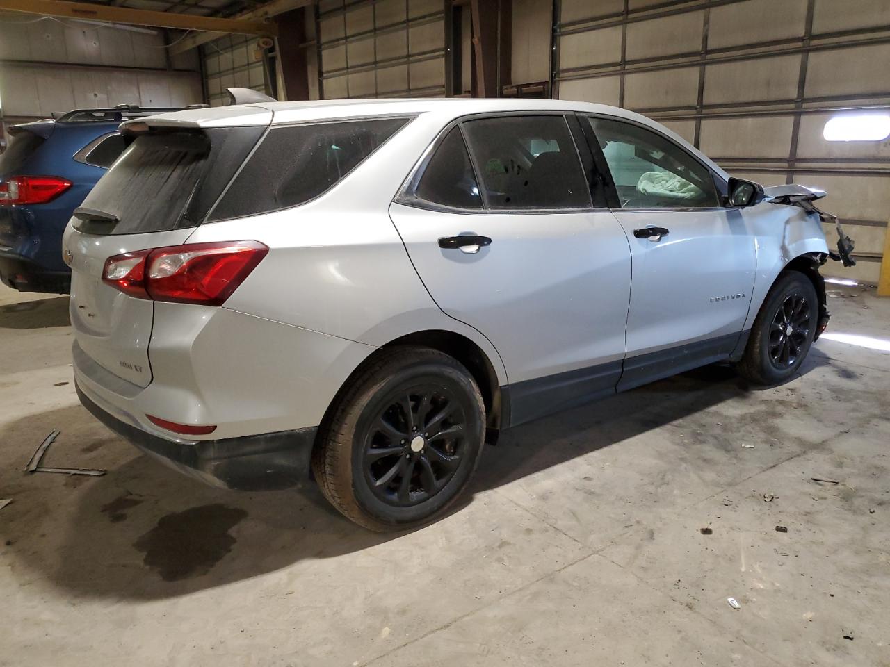 2020 Chevrolet Equinox VIN 3GNAXUEV5LS523935 Copart auction photo, front end / minor dent/scratches damage thumbnail 3