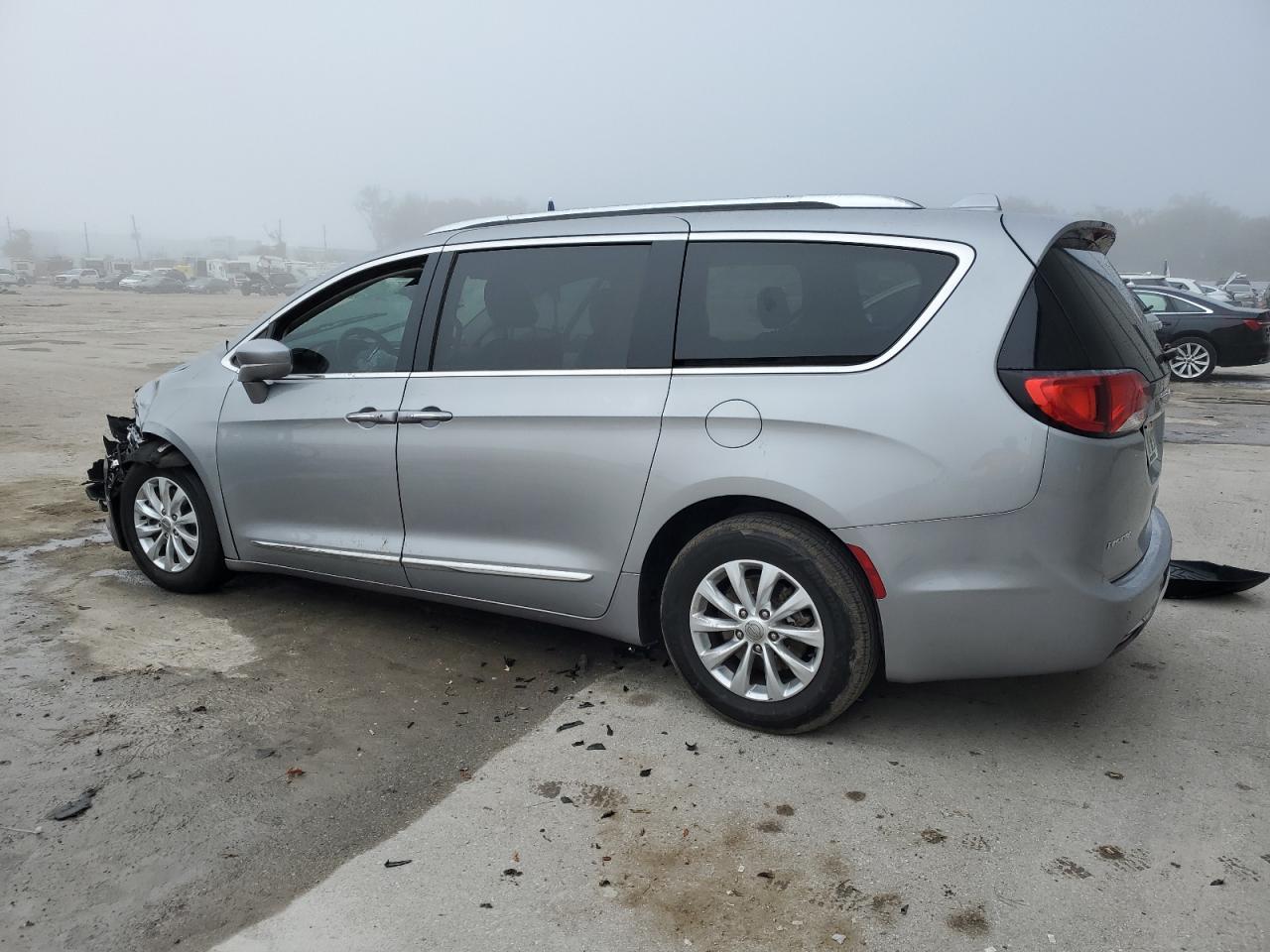 2018 Chrysler Pacifica VIN 2C4RC1BG1JR214226 Copart auction photo, front end damage thumbnail 2