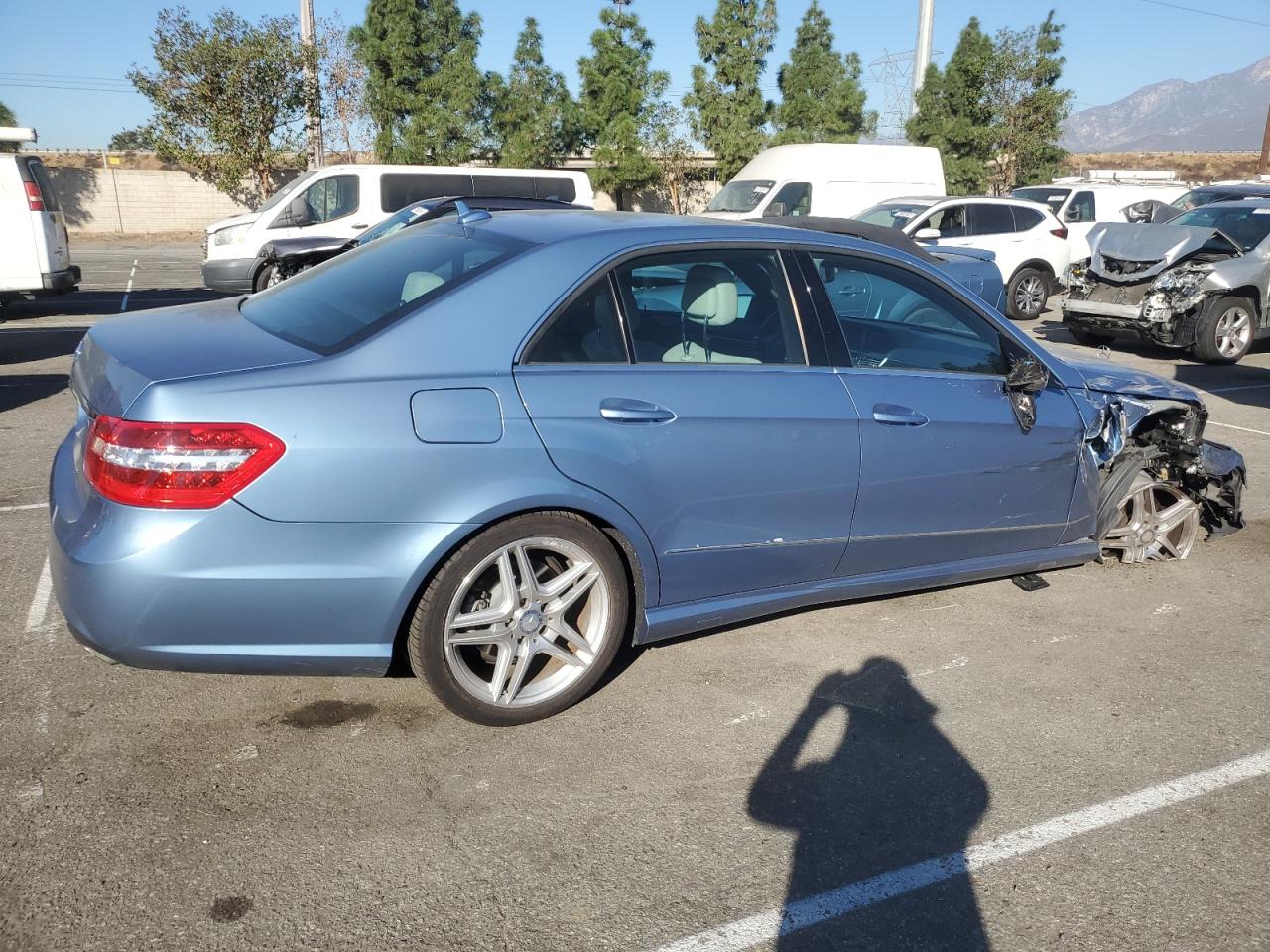 2011 Mercedes-Benz E-klasse VIN WDDHF5GB1BA320520 Copart auction photo, front end / side damage thumbnail 3