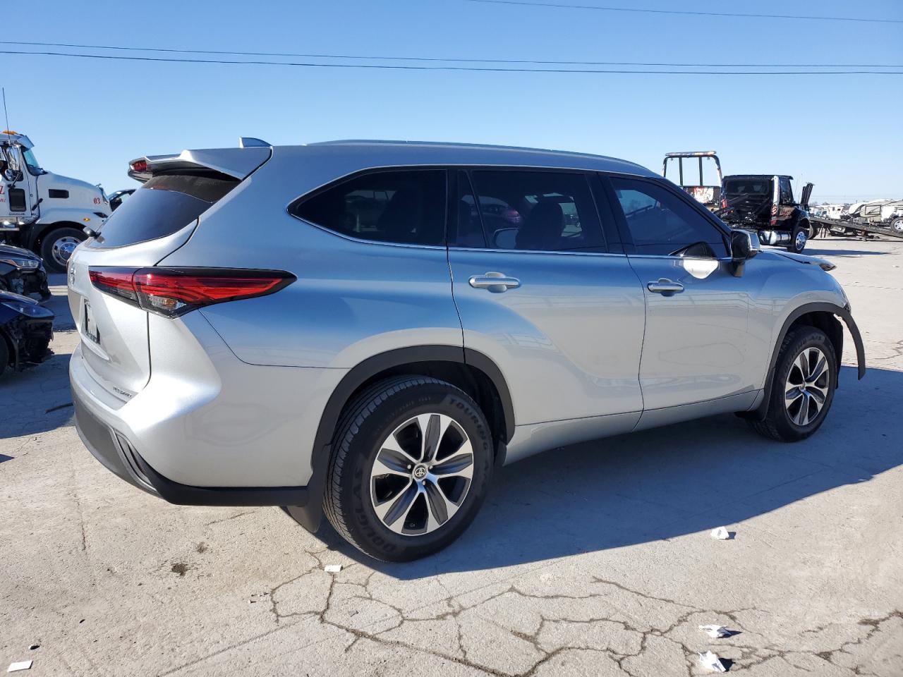 2022 Toyota Highlander VIN 5TDGZRBH1NS594310 Copart auction photo, front end damage thumbnail 3