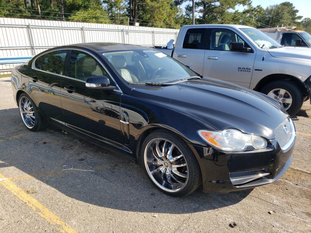 2009 Jaguar XF VIN SAJWA05B09HR04688 Copart auction photo, water/flood / minor dent/scratches damage thumbnail 4