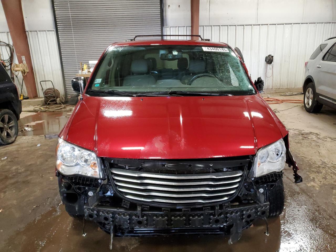 2015 Chrysler Town & Country VIN 2C4RC1CG6FR574081 Copart auction photo, side / front end damage thumbnail 5