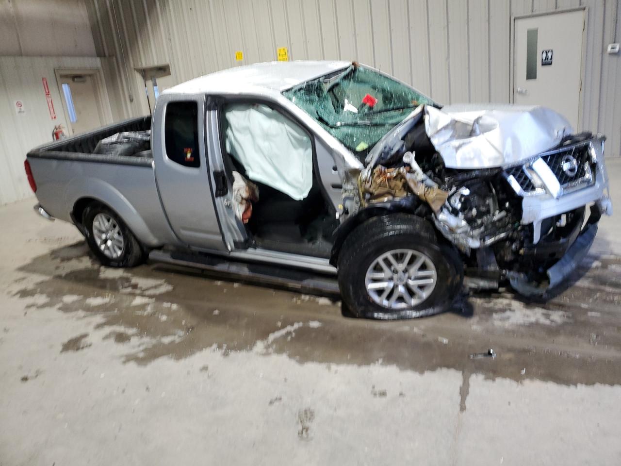 2019 Nissan Navara (Frontier) VIN 1N6AD0CW0KN725299 Copart auction photo, all over damage thumbnail 4
