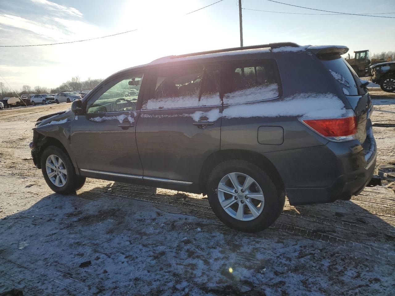 2011 Toyota Highlander VIN 5TDBK3EHXBS054716 Copart auction photo, front end damage thumbnail 2