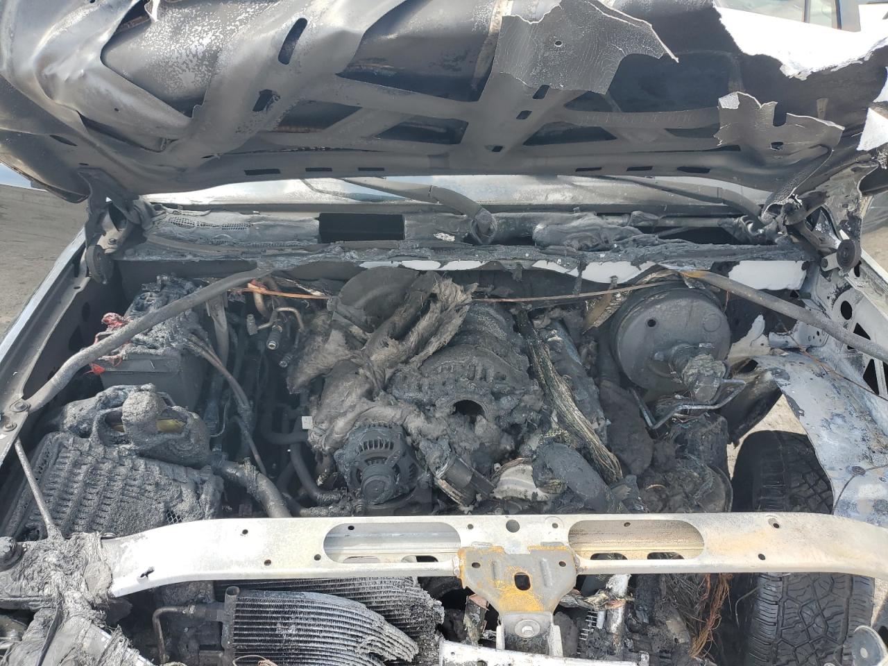 2018 Chevrolet Tahoe VIN 1GNSKBKCXJR327404 Copart auction photo, burn damage thumbnail 12