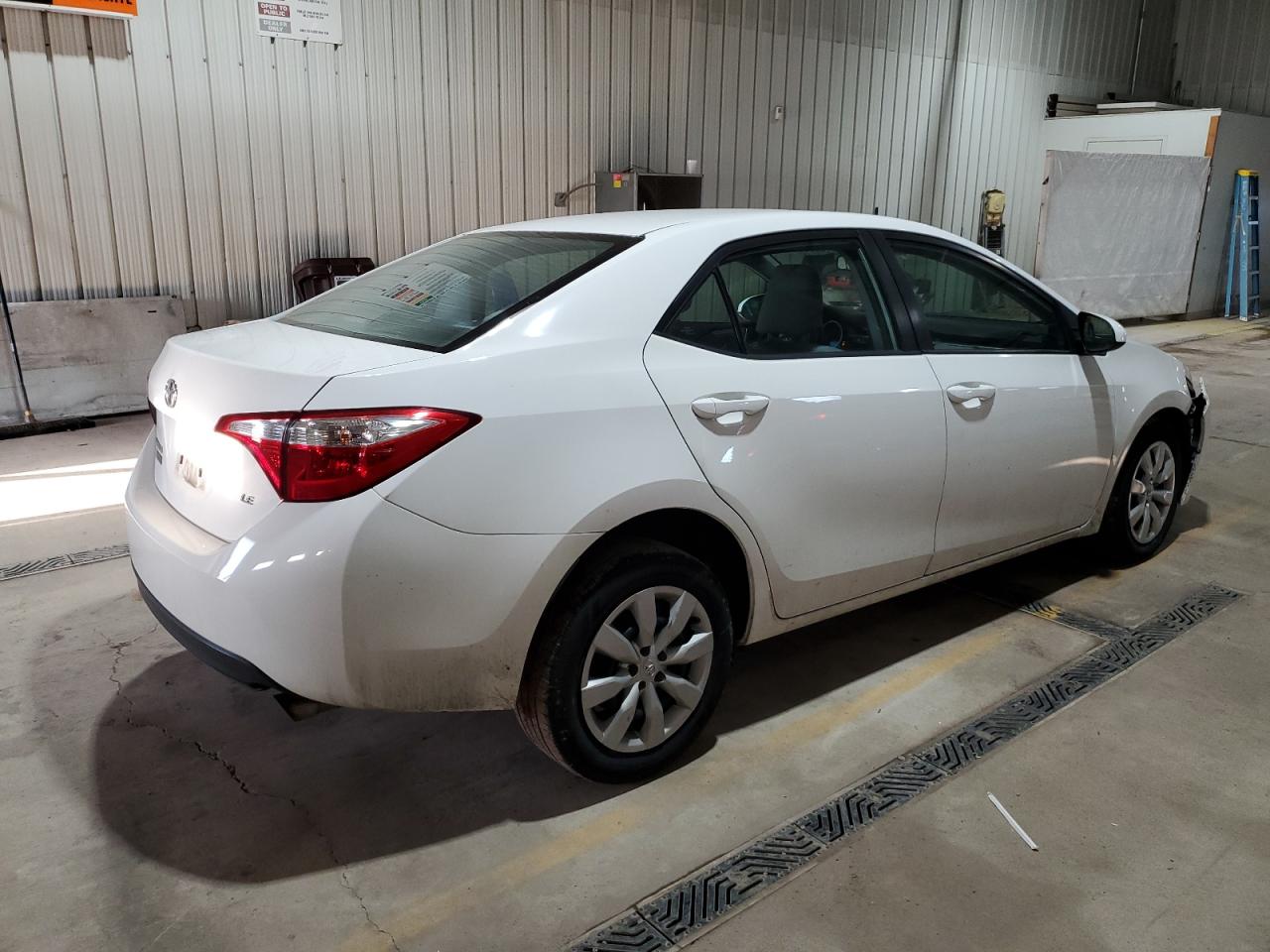 2015 Toyota Corolla VIN 2T1BURHE7FC470221 Copart auction photo, front end / side damage thumbnail 3