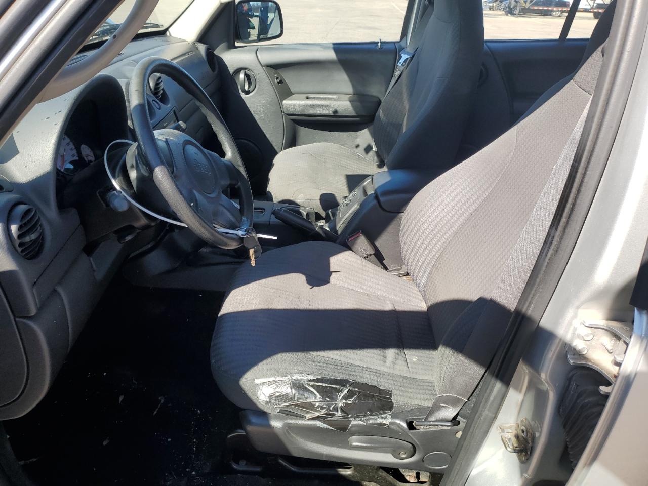 2003 Jeep Liberty (North America) VIN 1J4GL48K93W633403 Copart auction photo, front end / minor dent/scratches damage thumbnail 7