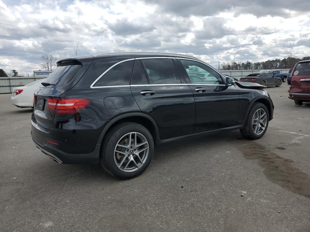 2018 Mercedes-Benz GLC VIN WDC0G4JB7JV070676 Copart auction photo, front end / side damage thumbnail 3