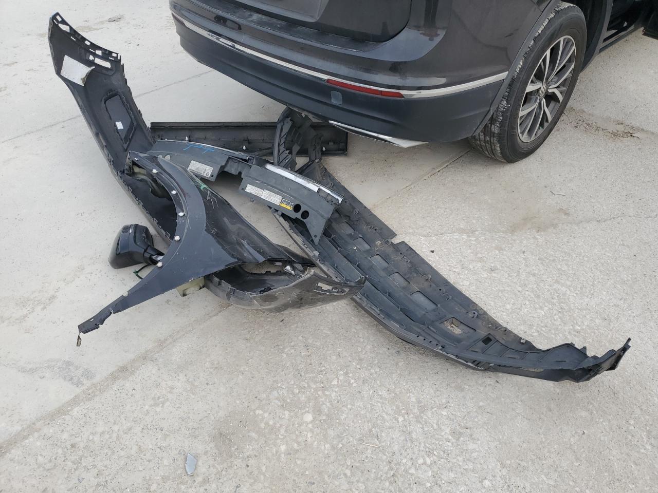 2018 Volkswagen Tiguan VIN 3VV2B7AX6JM193679 Copart auction photo, front end / side damage thumbnail 13