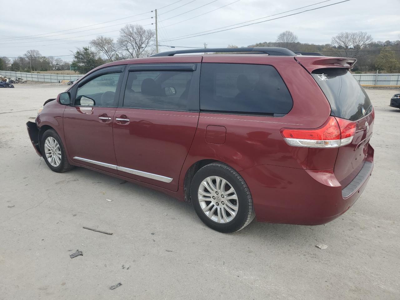 2011 Toyota Sienna VIN 5TDYK3DCXBS101680 Copart auction photo, front end damage thumbnail 2