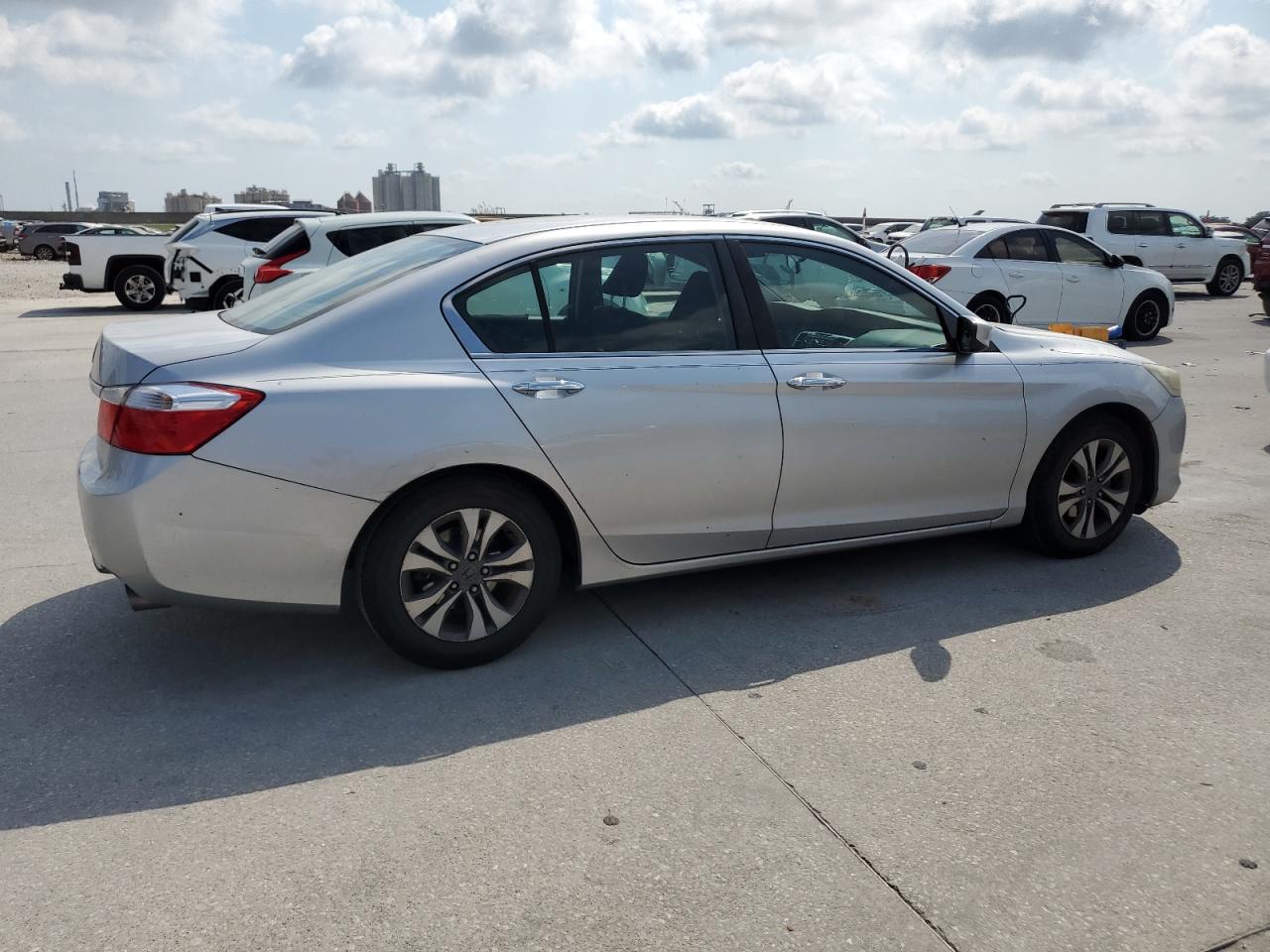 2013 Honda Accord VIN 1HGCR2F32DA131643 Copart auction photo, water/flood / minor dent/scratches damage thumbnail 3