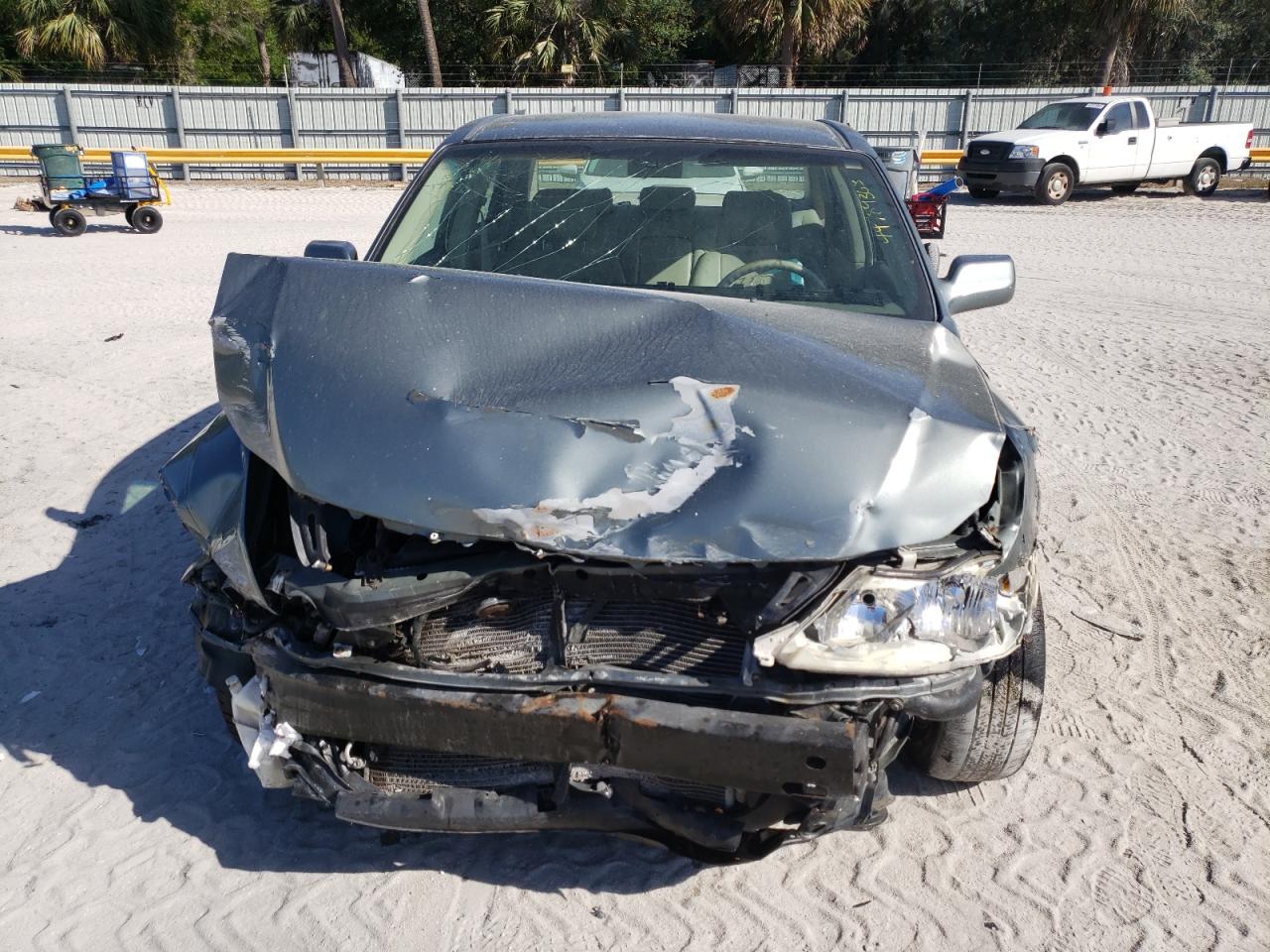2000 Toyota Avalon VIN 4T1BF28B7YU068319 Copart auction photo, front end / side damage thumbnail 5