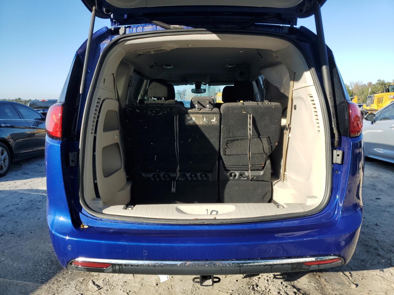 2018 Chrysler Pacifica VIN 2C4RC1FG9JR260638 Copart auction photo, side damage thumbnail 6