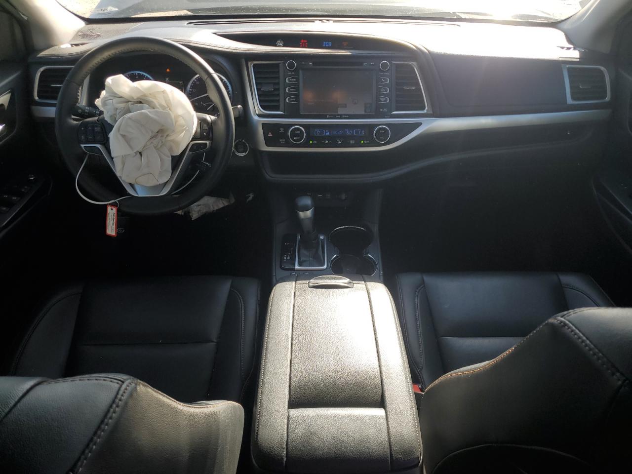 2019 Toyota Highlander VIN 5TDJZRFH3KS572918 Copart auction photo, front end damage thumbnail 8