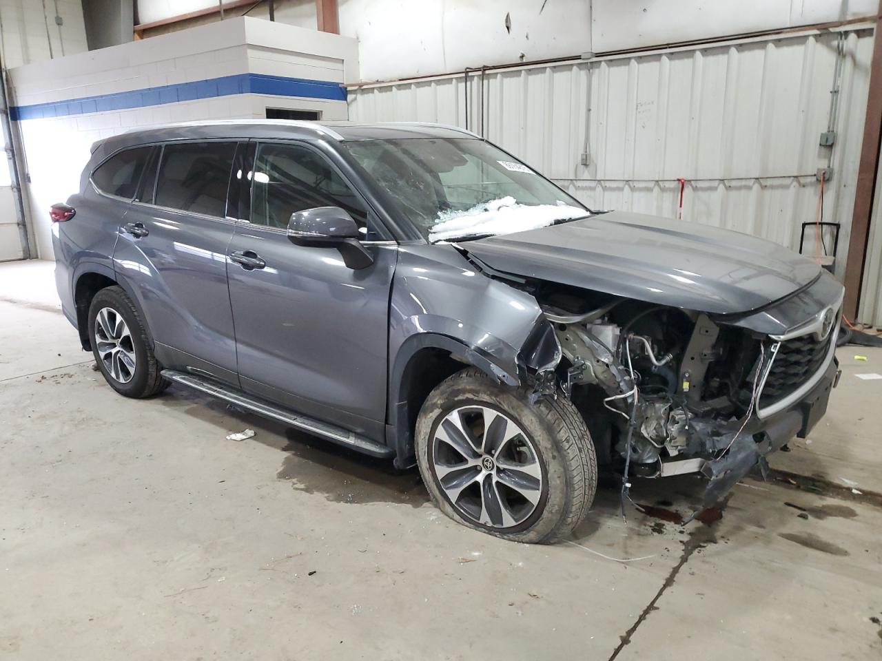 2022 Toyota Highlander VIN 5TDGZRBH6NS593752 Copart auction photo, front end / undercarriage damage thumbnail 4