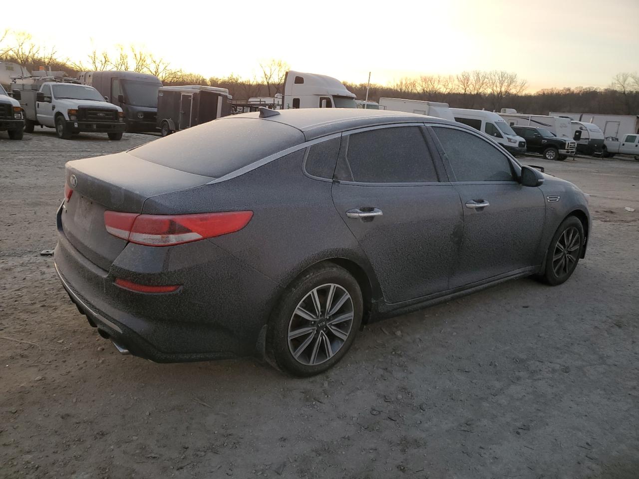 2019 KIA Optima VIN 5XXGT4L37KG325863 Copart auction photo, mechanical / minor dent/scratches damage thumbnail 3