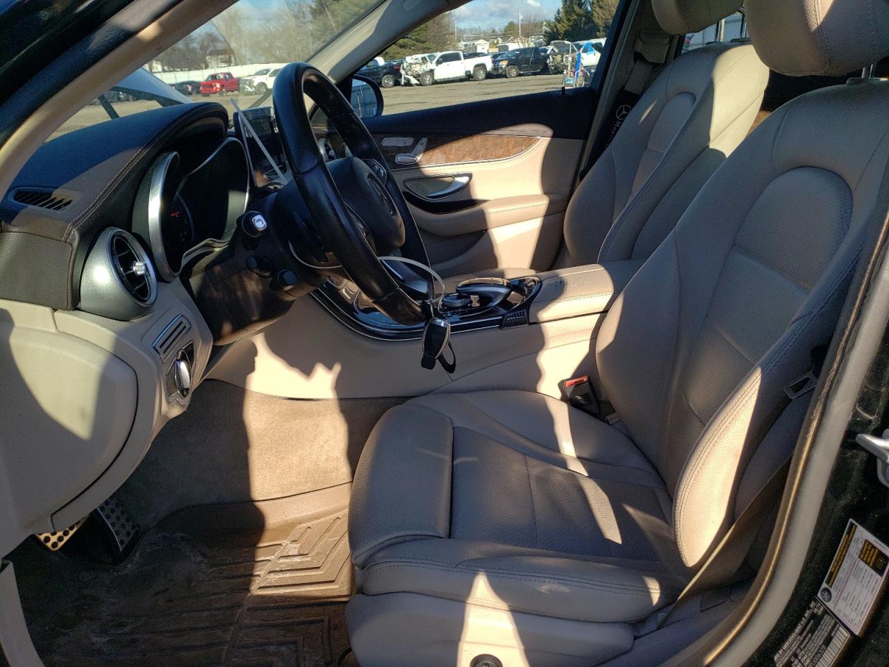 2015 Mercedes-Benz C-klasse VIN 55SWF4KB8FU006328 Copart auction photo, front end / minor dent/scratches damage thumbnail 7
