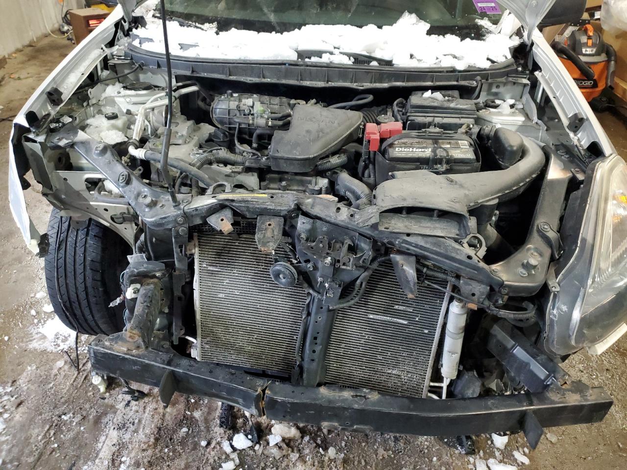 2015 Nissan Rogue VIN JN8AS5MV6FW769758 Copart auction photo, front end / minor dent/scratches damage thumbnail 14