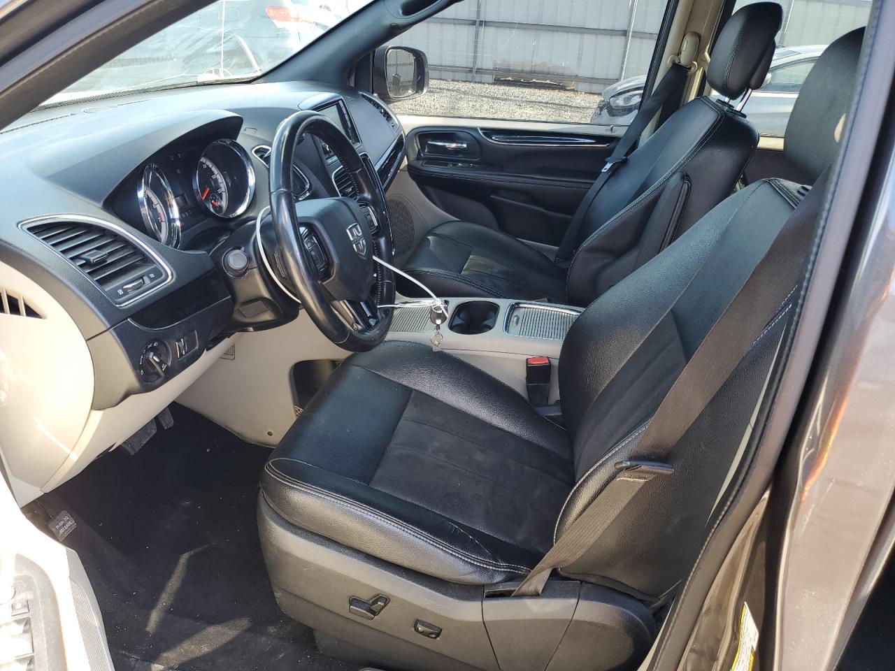 2019 Dodge Caravan VIN 2C4RDGCG1KR737035 Copart auction photo, side / undercarriage damage thumbnail 7
