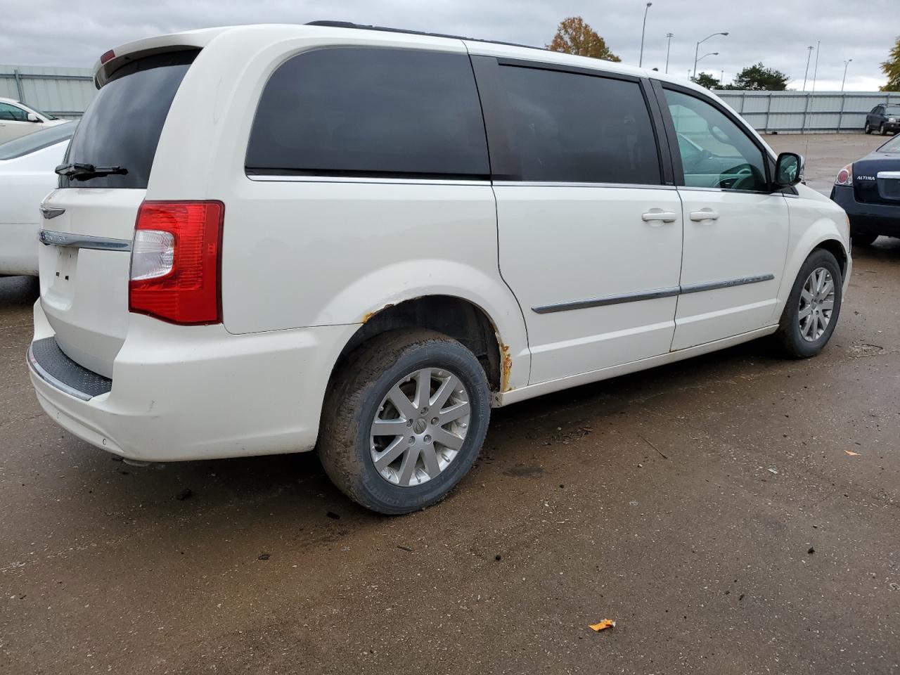 2011 Chrysler Town & Country VIN 2A4RR8DG6BR713099 Copart auction photo, front end / minor dent/scratches damage thumbnail 3